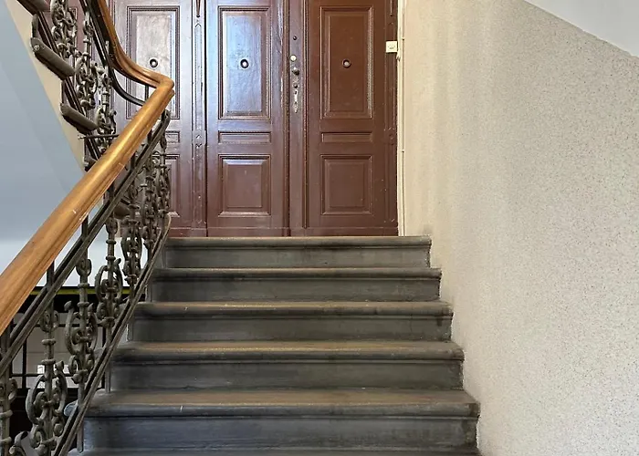 Trzecie Pietro Διαμέρισμα *